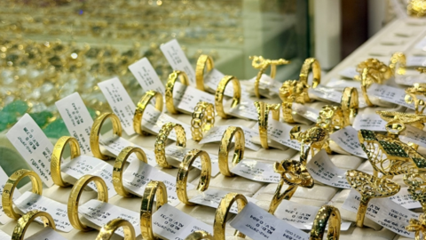 <a href="/kinh-doanh" title="Kinh doanh" rel="dofollow">Kinh doanh</a>