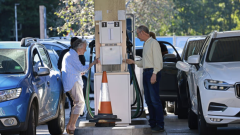 <a href="/kinh-doanh" title="Kinh doanh" rel="dofollow">Kinh doanh</a>