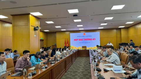 <a href="/kinh-doanh" title="Kinh doanh" rel="dofollow">Kinh doanh</a>