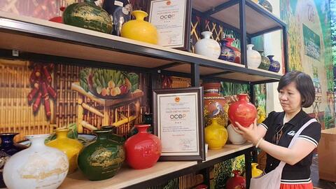 <a href="/kinh-doanh" title="Kinh doanh" rel="dofollow">Kinh doanh</a>