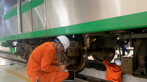 Xuyên đêm vì những chuyến tàu điện an toàn