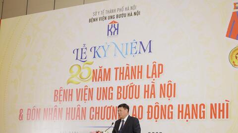 Bệnh viện Ung bướu Hà Nội đón nhận Huân chương Lao động hạng Nhì