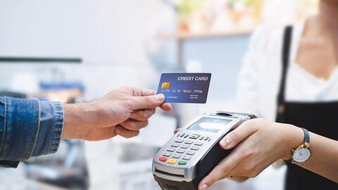 Lãi suất thẻ tín dụng tăng thêm 3-4%/năm