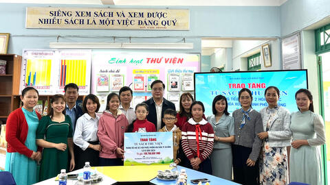 Đà Nẵng trao 11.735 bản sách, trị giá 217 triệu đồng cho 2 trường học sau lũ