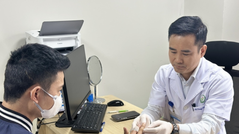 Lần đầu tiên tại Việt Nam: Vi phẫu thuật thành công cứu sống ngón tay thủy thủ bị đứt rời sau 25 giờ