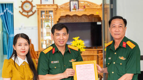 Bàn giao 'Nhà Đồng đội' cho quân nhân tại ngũ ở An Giang