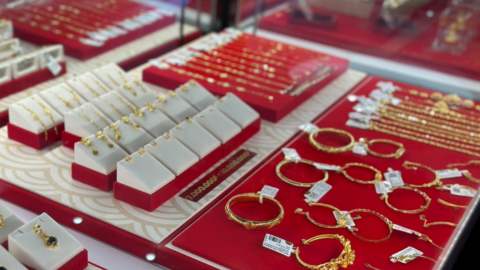 Giá vàng hôm nay 15/12/2025: Giá vàng SJC, giá vàng nhẫn, vàng miếng trong nước và giá vàng thế giới