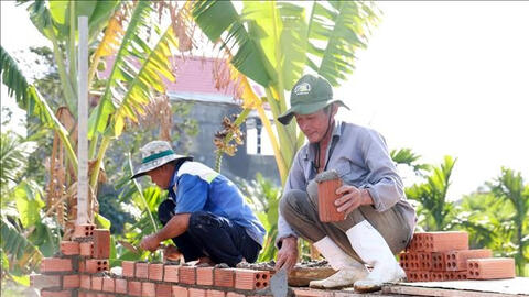 Viết tiếp câu chuyện nhân ái sau lũ dữ