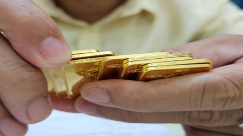 Giá vàng hôm nay 23/12 tăng mạnh 900 ngàn đồng/lượng, thế giới tăng