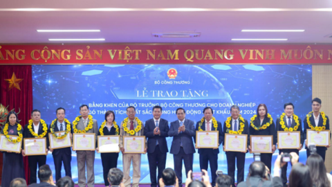 Xuất nhập khẩu năm 2025: Kết quả nổi bật và vinh danh doanh nghiệp tiêu biểu