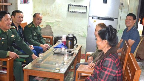 Đưa mùa xuân về "rốn lũ" Mường Xén