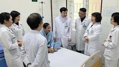 Cứu sống bệnh nhân viêm màng não nặng, giành lại ánh sáng từ bờ vực mù lòa