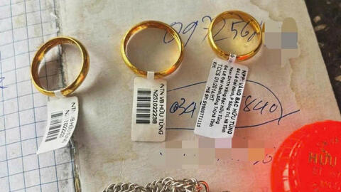 Nhặt được vàng ngày giáp Tết, 2 người phụ nữ tìm cách trả lại