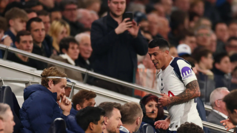 Sao Tottenham 'nổi điên’ khi bị thay ra