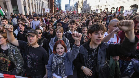 Hàng nghìn sinh viên biểu tình phản đối lệnh nhập ngũ ở Berlin