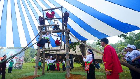 Độc đáo hoạt động 'Vui hội ví đu' của người Mường tại Làng Văn hóa