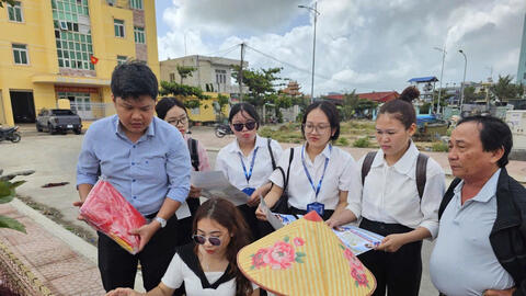 Ngư dân Gia Lai tạm dừng đi biển để thực hiện quyền bầu cử