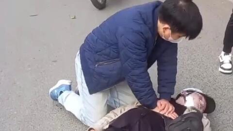 Sở Y tế Hà Nội khen thưởng đột xuất bác sĩ cứu người giữa đường