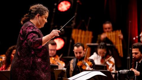 Nữ nhạc trưởng người Pháp Zahia Ziouani lưu diễn tại Việt Nam