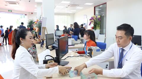 Lãi suất tăng, áp lực kép