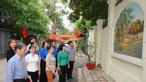 Tuổi trẻ phường Ngọc Hà chung tay xây dựng tuyến đường xanh - sạch - đẹp