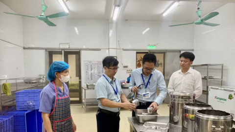 Bắc Ninh: Kiểm tra đột xuất, siết chặt ATTP trong bếp ăn trường học