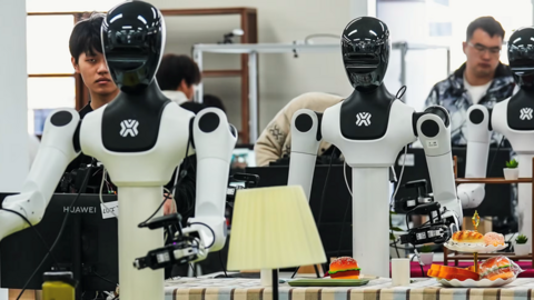 Quay video việc nhà đào tạo robot giúp việc tương lai