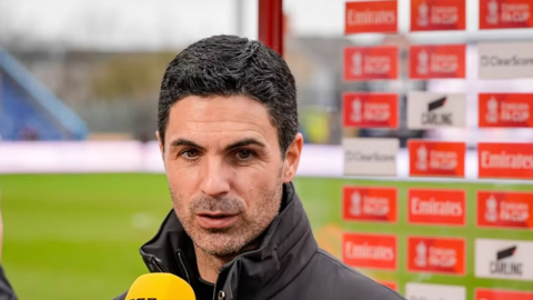 HLV Arsenal yêu cầu gắt, tung bài tập lạ trước tứ kết Champions League