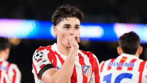 Cổ động viên 'chiêu trò' vẫn không cứu nổi Barcelona