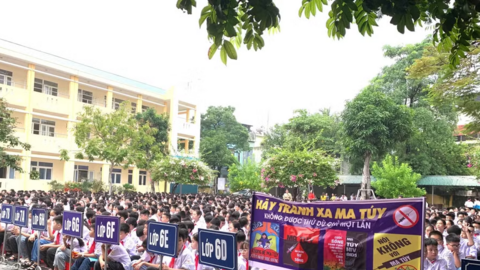 Xây dựng trường học không khói thuốc: Siết quản lý, bảo vệ học sinh