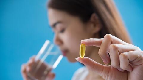 Cảnh báo nguy cơ từ thói quen uống vitamin mỗi ngày