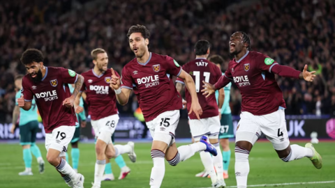 West Ham đẩy Tottenham đến bờ vực rớt hạng