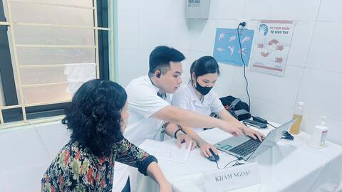 Gần 600 người cao tuổi phường Yên Hòa được khám sức khỏe miễn phí