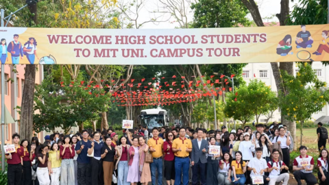 2.000 học sinh trải nghiệm hướng nghiệp tại Trường Đại học Công nghệ Miền Đông