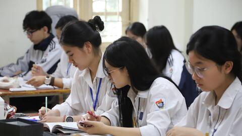 Gần 1 năm miễn học phí, nỗi niềm phụ huynh vẫn là các môn liên kết ở trường công bị trùng lặp nội dung chính khóa