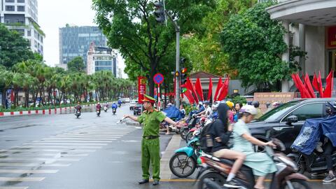 Phường Ngọc Hà ra quân cao điểm bảo đảm vệ sinh môi trường, trật tự đô thị dịp lễ lớn