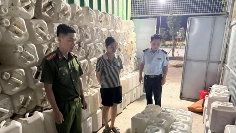 Ninh Bình: Xử phạt hộ kinh doanh 400 lít rượu không rõ nguồn gốc