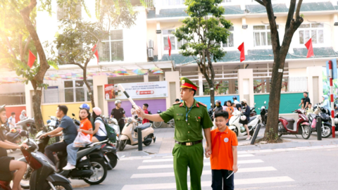 Nghĩa Đô từng bước tháo gỡ “điểm nghẽn” ùn tắc giao thông