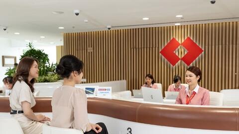 Sau tín dụng, đâu là “vùng lợi nhuận” mới của ngân hàng?