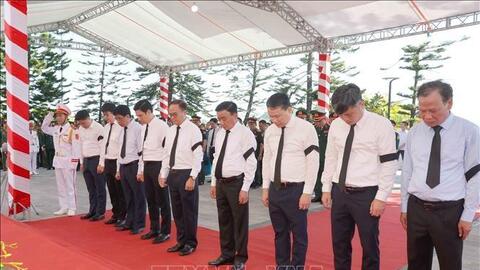 Thường trực Ban Bí thư Trần Cẩm Tú dự Lễ viếng, truy điệu và an táng hài cốt liệt sĩ tại tỉnh Hà Tĩnh