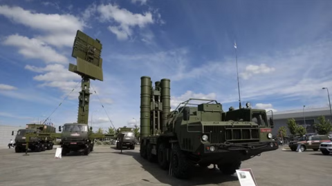 Ấn Độ đang đàm phán với Nga để mua thêm hệ thống tên lửa phòng không S-400