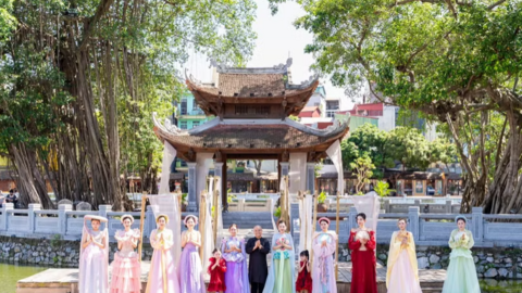 Nhà thiết kế Cao Minh Tiến kể chuyện di sản áo dài bằng thời trang và ký ức Việt