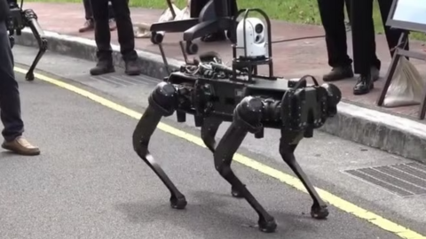 Đài Loan ra mắt 'chó robot' có vũ trang