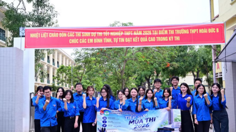 Sắc xanh tình nguyện lan tỏa yêu thương nơi trường thi