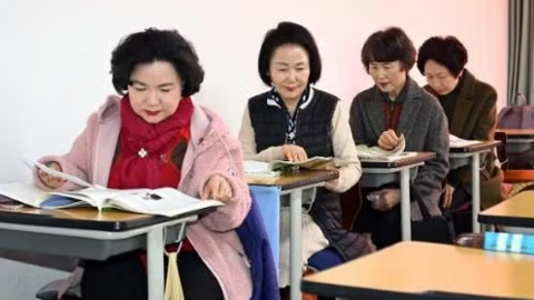 Ngôi trường của những nữ sinh 'tóc bạc' đứng trước nguy cơ đóng cửa