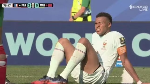 Mbappe tập tễnh rời sân khi Pháp vào bán kết World Cup 2026