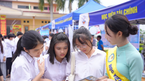 Phổ điểm giảm, điểm chuẩn đại học 2026 sẽ “hạ nhiệt” nhưng không đồng đều