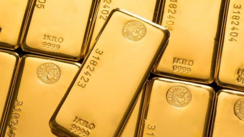 Giá vàng giữ vững mốc 4.000 USD, bạc chịu áp lực giảm