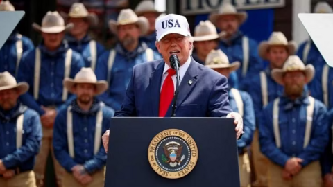 Ông Trump gỡ rào cản bảo mật trong điều tra UFO