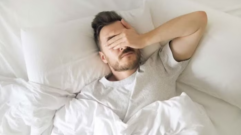 Ngủ đủ giấc vẫn mệt mỏi báo động gì về sức khỏe?